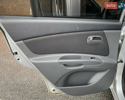 Сірий Кіа Ріо, об'ємом двигуна 1.4 л та пробігом 179 тис. км за 4350 $, фото 31 на Automoto.ua