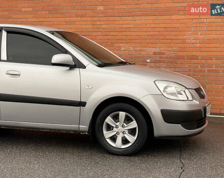 Серый Киа Рио, объемом двигателя 1.4 л и пробегом 179 тыс. км за 4250 $, фото 18 на Automoto.ua