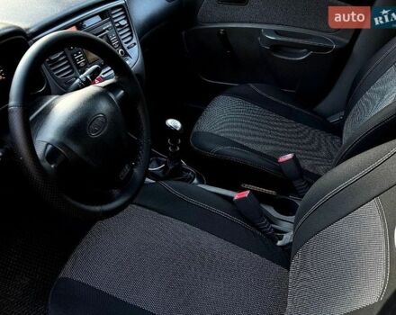 Серый Киа Рио, объемом двигателя 1.4 л и пробегом 219 тыс. км за 2800 $, фото 6 на Automoto.ua