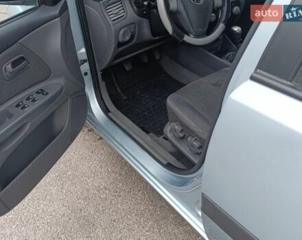 Серый Киа Рио, объемом двигателя 1.4 л и пробегом 240 тыс. км за 4300 $, фото 5 на Automoto.ua