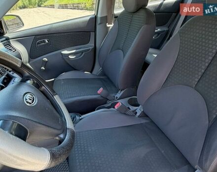 Серый Киа Рио, объемом двигателя 1.4 л и пробегом 242 тыс. км за 3600 $, фото 16 на Automoto.ua