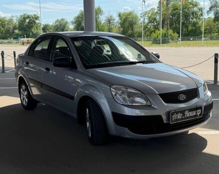 Серый Киа Рио, объемом двигателя 1.4 л и пробегом 243 тыс. км за 4200 $, фото 2 на Automoto.ua