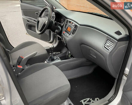 Серый Киа Рио, объемом двигателя 1.4 л и пробегом 179 тыс. км за 4250 $, фото 38 на Automoto.ua