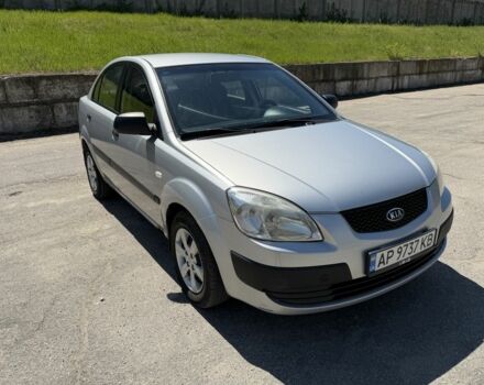 Серый Киа Рио, объемом двигателя 1.4 л и пробегом 242 тыс. км за 3600 $, фото 7 на Automoto.ua