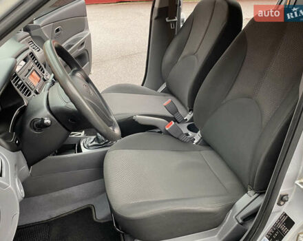 Серый Киа Рио, объемом двигателя 1.4 л и пробегом 179 тыс. км за 3999 $, фото 30 на Automoto.ua