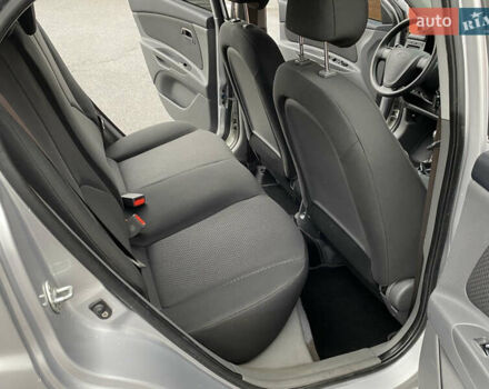 Серый Киа Рио, объемом двигателя 1.4 л и пробегом 179 тыс. км за 4250 $, фото 35 на Automoto.ua