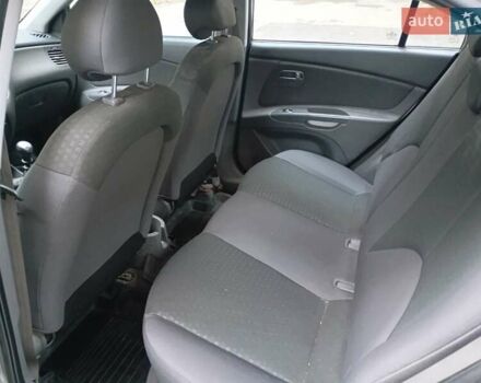Серый Киа Рио, объемом двигателя 1.4 л и пробегом 232 тыс. км за 3200 $, фото 22 на Automoto.ua