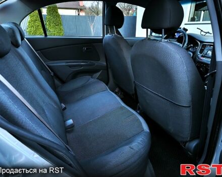 Серый Киа Рио, объемом двигателя 1.4 л и пробегом 220 тыс. км за 4500 $, фото 8 на Automoto.ua