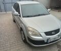 Серый Киа Рио, объемом двигателя 1.4 л и пробегом 290 тыс. км за 4100 $, фото 2 на Automoto.ua