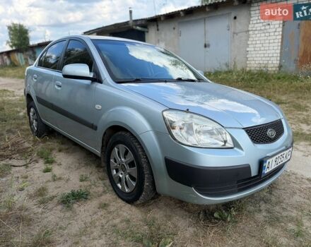 Серый Киа Рио, объемом двигателя 1.4 л и пробегом 240 тыс. км за 3250 $, фото 4 на Automoto.ua