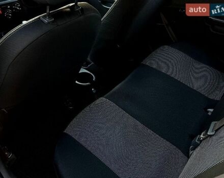 Серый Киа Рио, объемом двигателя 1.4 л и пробегом 219 тыс. км за 2800 $, фото 7 на Automoto.ua