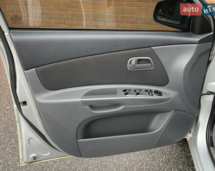 Серый Киа Рио, объемом двигателя 1.4 л и пробегом 179 тыс. км за 3999 $, фото 27 на Automoto.ua