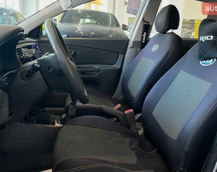 Серый Киа Рио, объемом двигателя 1.4 л и пробегом 93 тыс. км за 5600 $, фото 8 на Automoto.ua