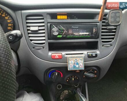 Серый Киа Рио, объемом двигателя 1.3 л и пробегом 345 тыс. км за 3300 $, фото 11 на Automoto.ua