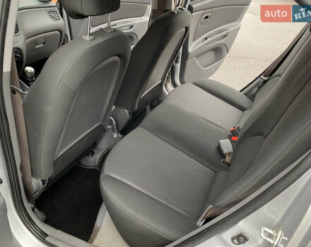 Серый Киа Рио, объемом двигателя 1.4 л и пробегом 179 тыс. км за 3999 $, фото 32 на Automoto.ua