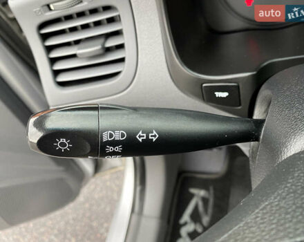 Серый Киа Рио, объемом двигателя 1.4 л и пробегом 179 тыс. км за 4250 $, фото 44 на Automoto.ua