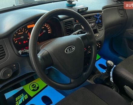 Серый Киа Рио, объемом двигателя 1.4 л и пробегом 93 тыс. км за 5600 $, фото 9 на Automoto.ua