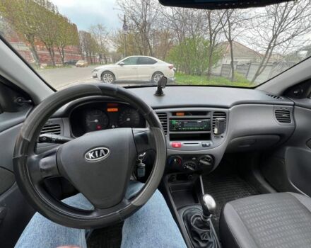 Сірий Кіа Ріо, об'ємом двигуна 1.4 л та пробігом 179 тис. км за 3300 $, фото 1 на Automoto.ua