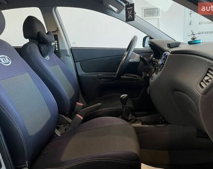 Серый Киа Рио, объемом двигателя 1.4 л и пробегом 93 тыс. км за 5600 $, фото 20 на Automoto.ua