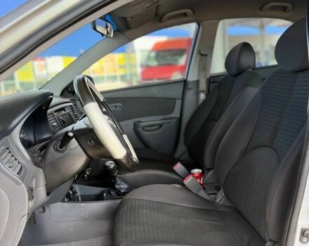Серый Киа Рио, объемом двигателя 1.4 л и пробегом 243 тыс. км за 4200 $, фото 12 на Automoto.ua