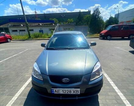 Серый Киа Рио, объемом двигателя 1.5 л и пробегом 163 тыс. км за 4000 $, фото 1 на Automoto.ua
