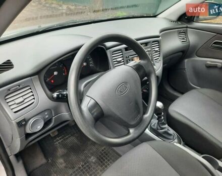 Серый Киа Рио, объемом двигателя 1.4 л и пробегом 113 тыс. км за 4550 $, фото 28 на Automoto.ua