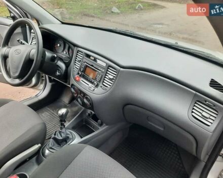 Серый Киа Рио, объемом двигателя 1.4 л и пробегом 113 тыс. км за 4550 $, фото 45 на Automoto.ua