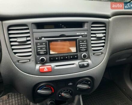 Серый Киа Рио, объемом двигателя 1.4 л и пробегом 113 тыс. км за 4550 $, фото 35 на Automoto.ua
