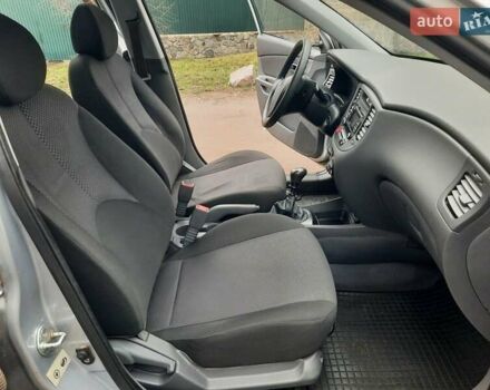 Серый Киа Рио, объемом двигателя 1.4 л и пробегом 113 тыс. км за 4550 $, фото 48 на Automoto.ua