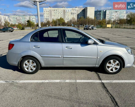 Серый Киа Рио, объемом двигателя 1.4 л и пробегом 219 тыс. км за 4500 $, фото 1 на Automoto.ua
