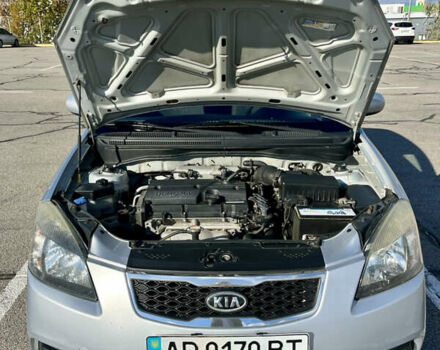 Серый Киа Рио, объемом двигателя 1.4 л и пробегом 219 тыс. км за 4500 $, фото 18 на Automoto.ua