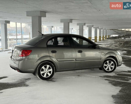 Серый Киа Рио, объемом двигателя 1.4 л и пробегом 99 тыс. км за 5500 $, фото 4 на Automoto.ua