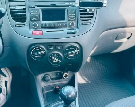 Серый Киа Рио, объемом двигателя 1.4 л и пробегом 140 тыс. км за 5800 $, фото 31 на Automoto.ua