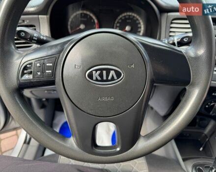 Серый Киа Рио, объемом двигателя 1.4 л и пробегом 227 тыс. км за 6850 $, фото 85 на Automoto.ua