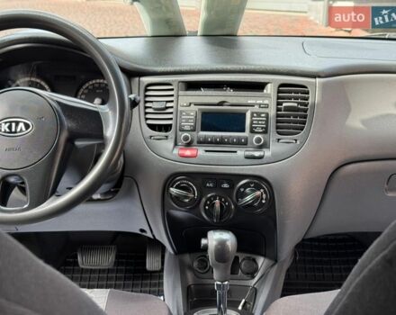 Серый Киа Рио, объемом двигателя 1.4 л и пробегом 227 тыс. км за 6850 $, фото 66 на Automoto.ua
