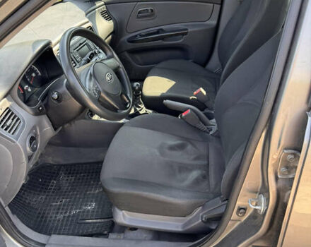 Серый Киа Рио, объемом двигателя 1.4 л и пробегом 277 тыс. км за 3999 $, фото 6 на Automoto.ua