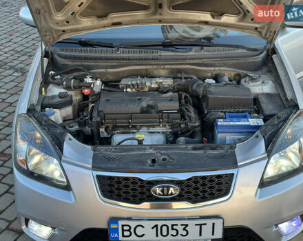 Серый Киа Рио, объемом двигателя 1.4 л и пробегом 227 тыс. км за 6750 $, фото 75 на Automoto.ua