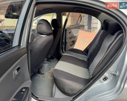 Серый Киа Рио, объемом двигателя 1.4 л и пробегом 227 тыс. км за 6750 $, фото 44 на Automoto.ua