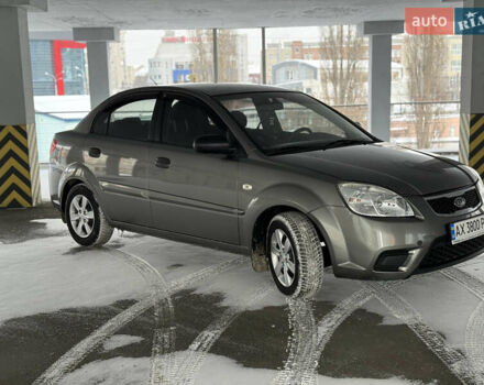 Серый Киа Рио, объемом двигателя 1.4 л и пробегом 99 тыс. км за 5500 $, фото 3 на Automoto.ua