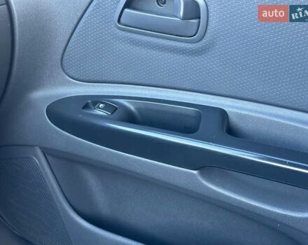 Серый Киа Рио, объемом двигателя 1.4 л и пробегом 227 тыс. км за 6750 $, фото 58 на Automoto.ua