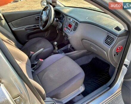 Серый Киа Рио, объемом двигателя 1.5 л и пробегом 190 тыс. км за 5800 $, фото 12 на Automoto.ua