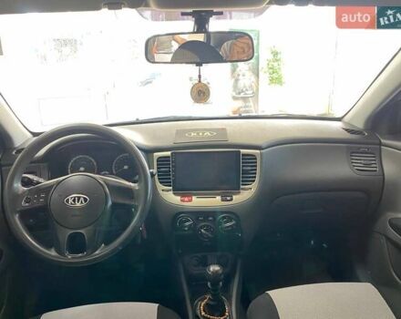 Серый Киа Рио, объемом двигателя 1.4 л и пробегом 98 тыс. км за 6500 $, фото 22 на Automoto.ua