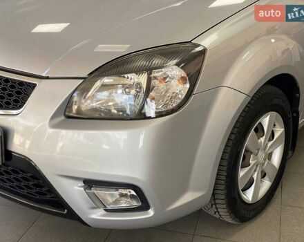 Серый Киа Рио, объемом двигателя 1.4 л и пробегом 98 тыс. км за 6500 $, фото 3 на Automoto.ua
