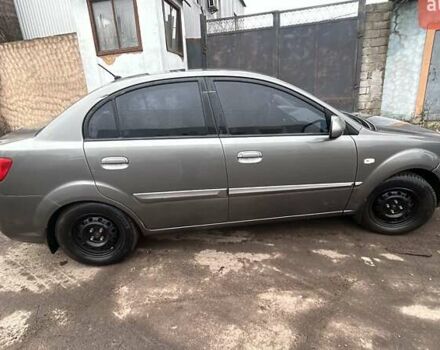 Серый Киа Рио, объемом двигателя 1.49 л и пробегом 200 тыс. км за 5500 $, фото 1 на Automoto.ua