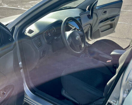 Серый Киа Рио, объемом двигателя 1.4 л и пробегом 219 тыс. км за 4500 $, фото 25 на Automoto.ua
