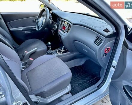 Серый Киа Рио, объемом двигателя 1.5 л и пробегом 190 тыс. км за 5800 $, фото 17 на Automoto.ua