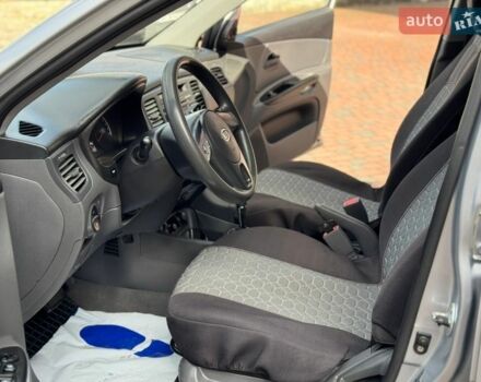 Серый Киа Рио, объемом двигателя 1.4 л и пробегом 227 тыс. км за 6850 $, фото 74 на Automoto.ua