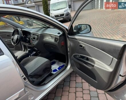 Серый Киа Рио, объемом двигателя 1.4 л и пробегом 227 тыс. км за 6850 $, фото 62 на Automoto.ua