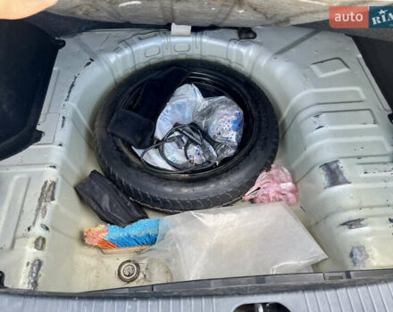 Серый Киа Рио, объемом двигателя 1.4 л и пробегом 219 тыс. км за 4500 $, фото 24 на Automoto.ua