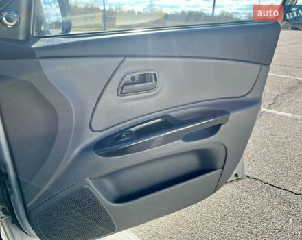 Серый Киа Рио, объемом двигателя 1.4 л и пробегом 219 тыс. км за 4500 $, фото 30 на Automoto.ua